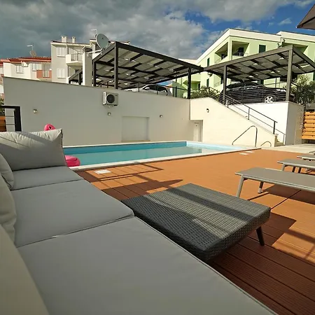 Gazebo Apartment